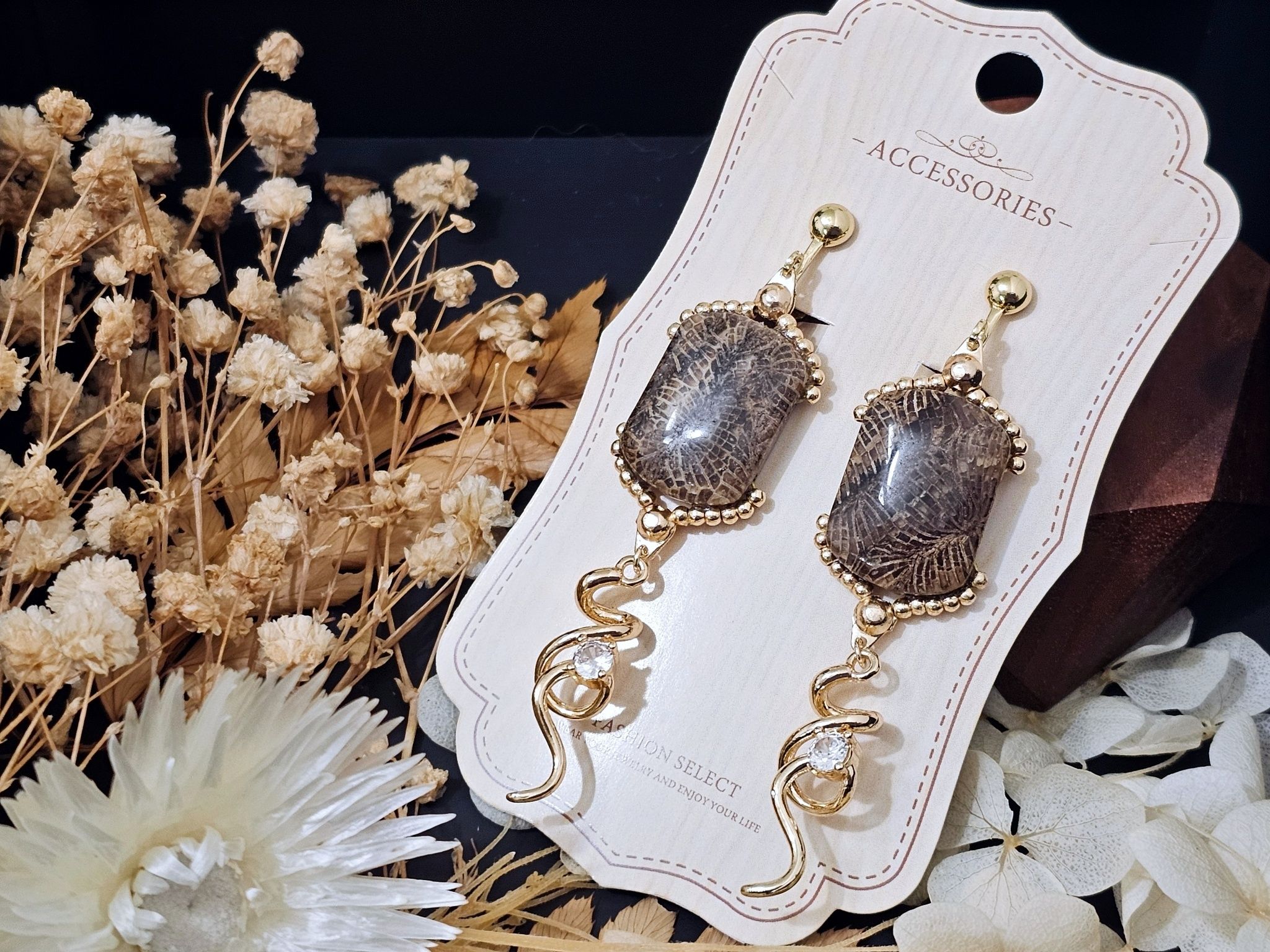 新世界狂歡★印象飾品：八雲_蛇骨印象珊瑚玉耳飾
